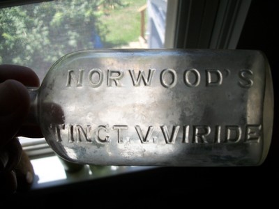 SHAKER MED MT LEBANON NEW YORK NORWOOD'S TINCT. V.VIRIDE CLEAR OVAL TOOLED TOP