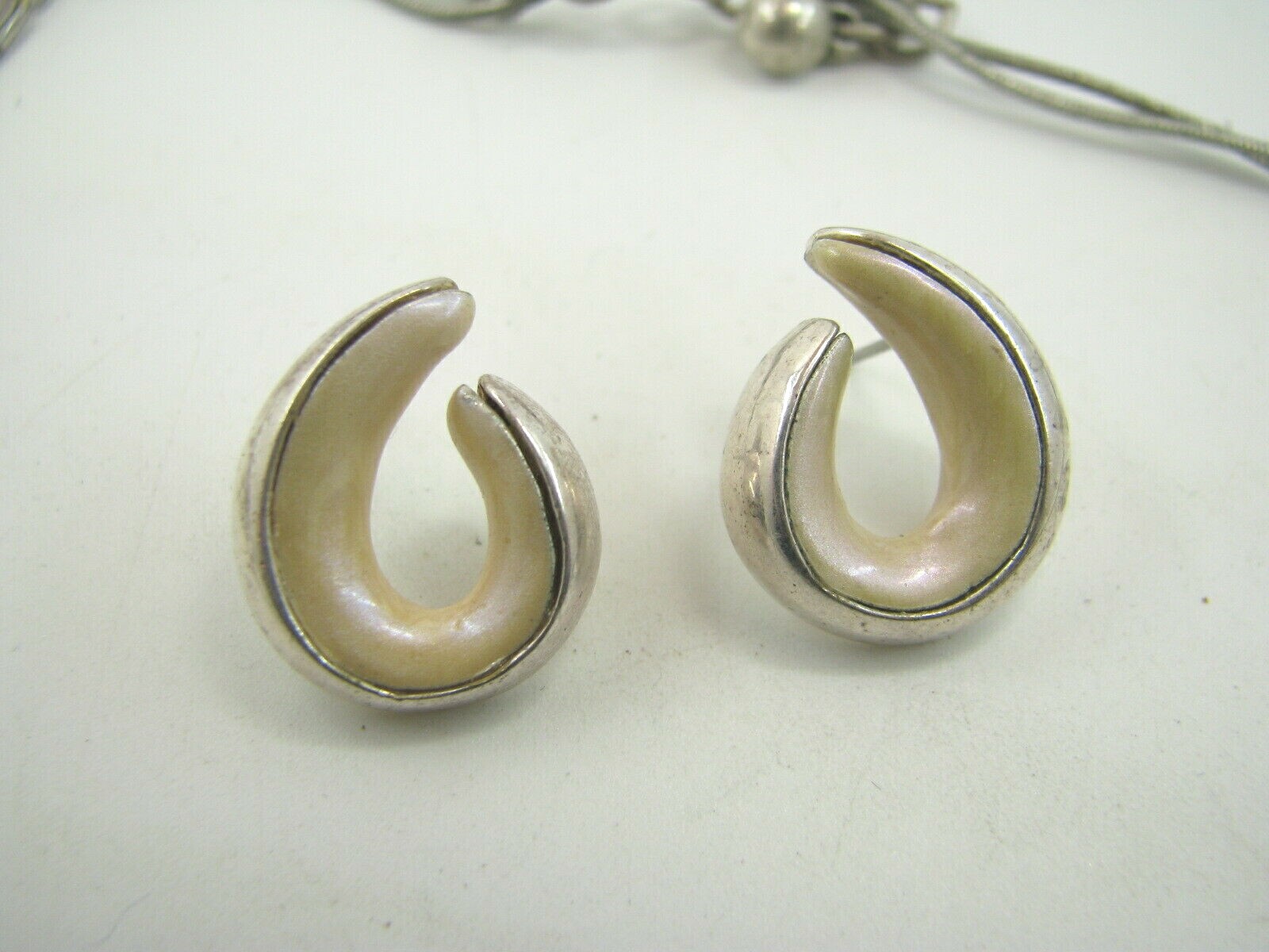CHICO'S Silver OMEGA CHAIN Necklace Earrings Set  CREAM PEARL ENAMEL MODERNIST