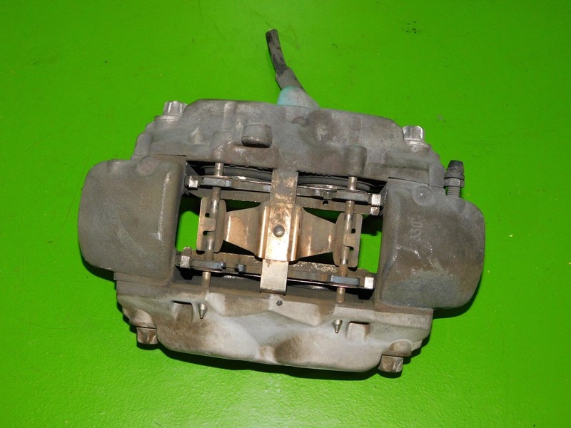 06-11 CLS 550 63 W219 OEM passenger right front brake caliper assembly complete
