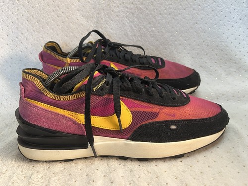 nike waffle one fuchsia on feet