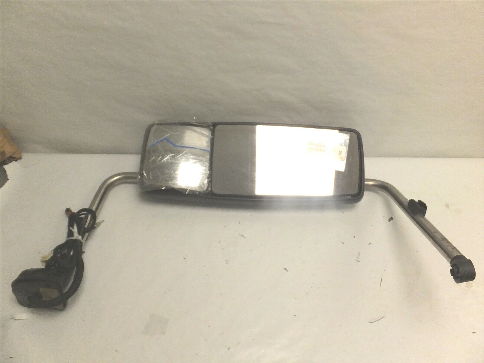 3757552C92* NEW OEM INTERNATIONAL MIRROR ASSY LH SYS, PTD 3757552C92* NEW OEM INTERNATIONAL MIRROR ASSY LH SYS, PTD