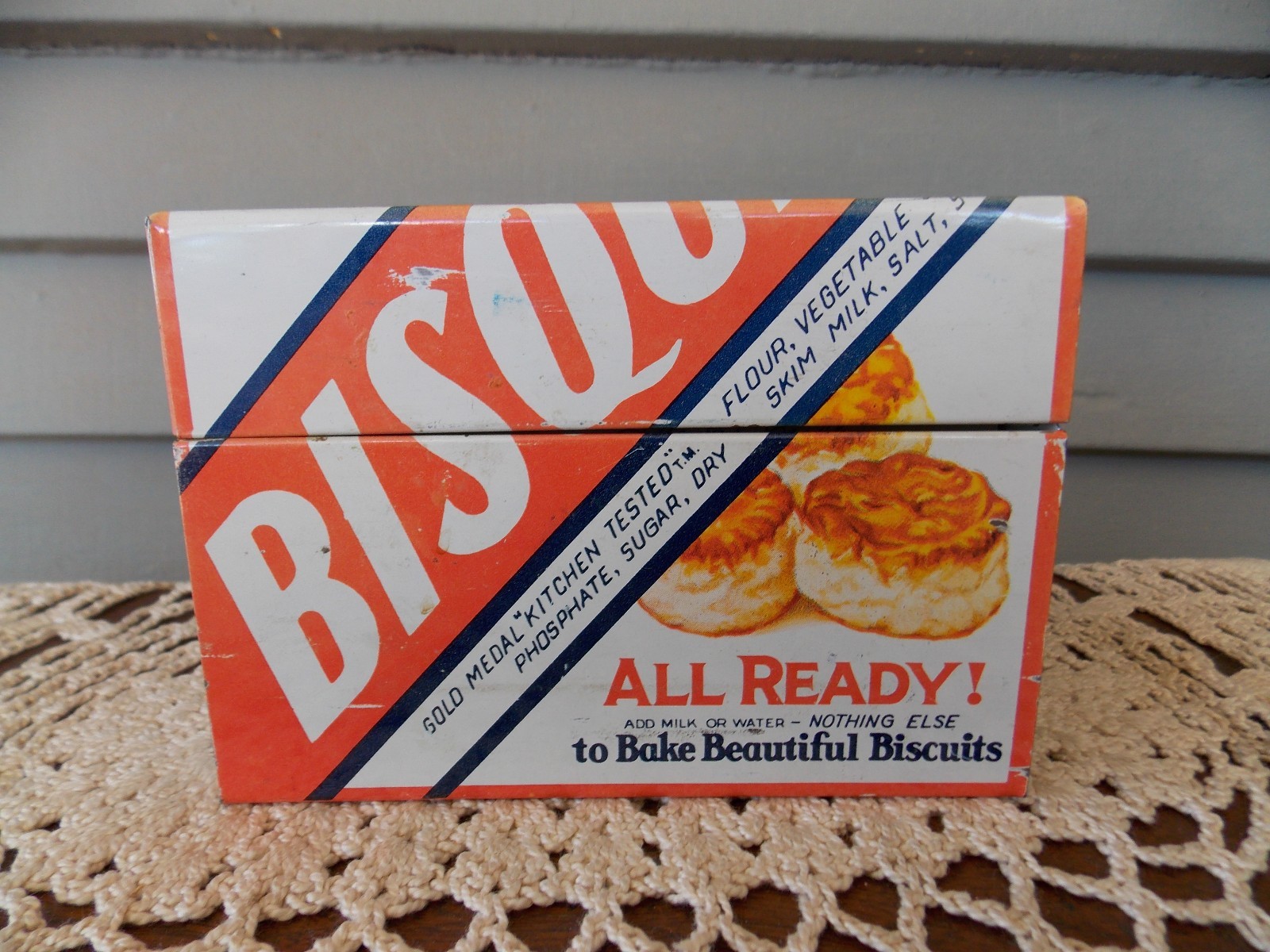 Vintage Metal Recipe Box Bisquick Betty Crocker Advertising with Recipes & Cards