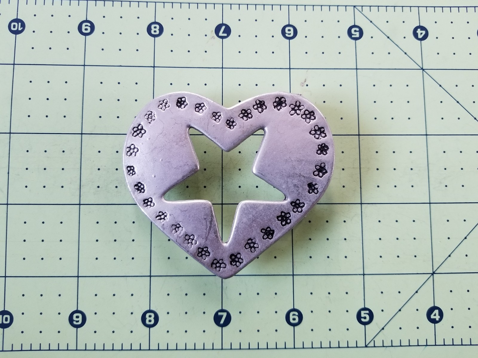 Silvertone Heart Belt Buckle with Cut Out 5 Point Star and Flower Border