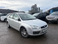 2006 Ford Focus 1.6 Ghia 5dr - New Mot - needs new front wing HATCHBACK Petrol M