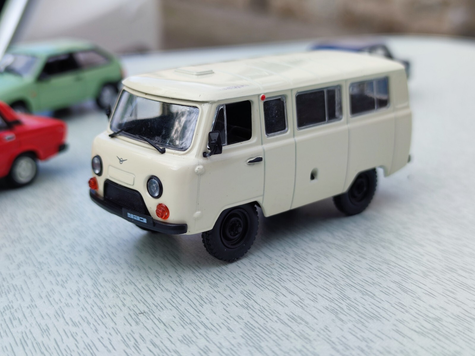 【レア】ソ連製のミニカー UAZ 452B箱付き(1/43スケール) レア】ソ連製のミニカー UAZ 452B箱付き(1/43スケール) - メルカリ