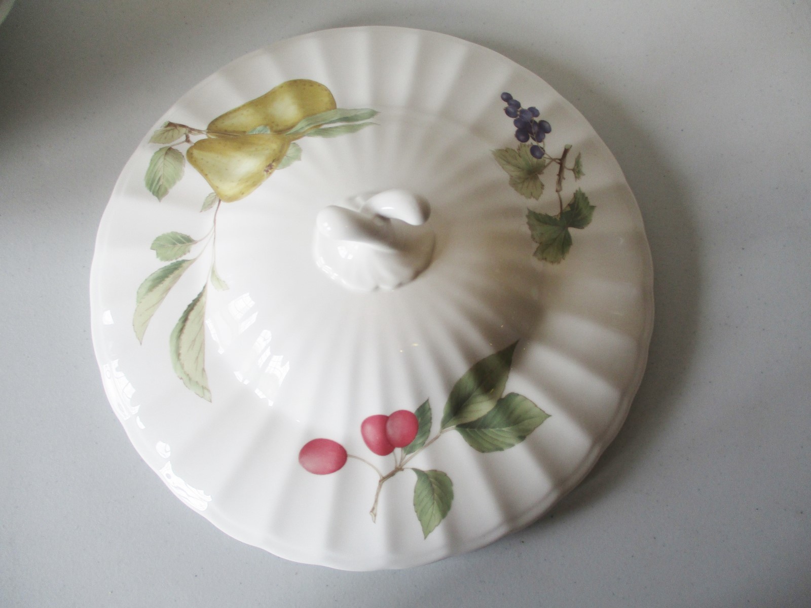 Mikasa Maxima Belle Terre 2.5 Qt. Round Covered Casserole 9