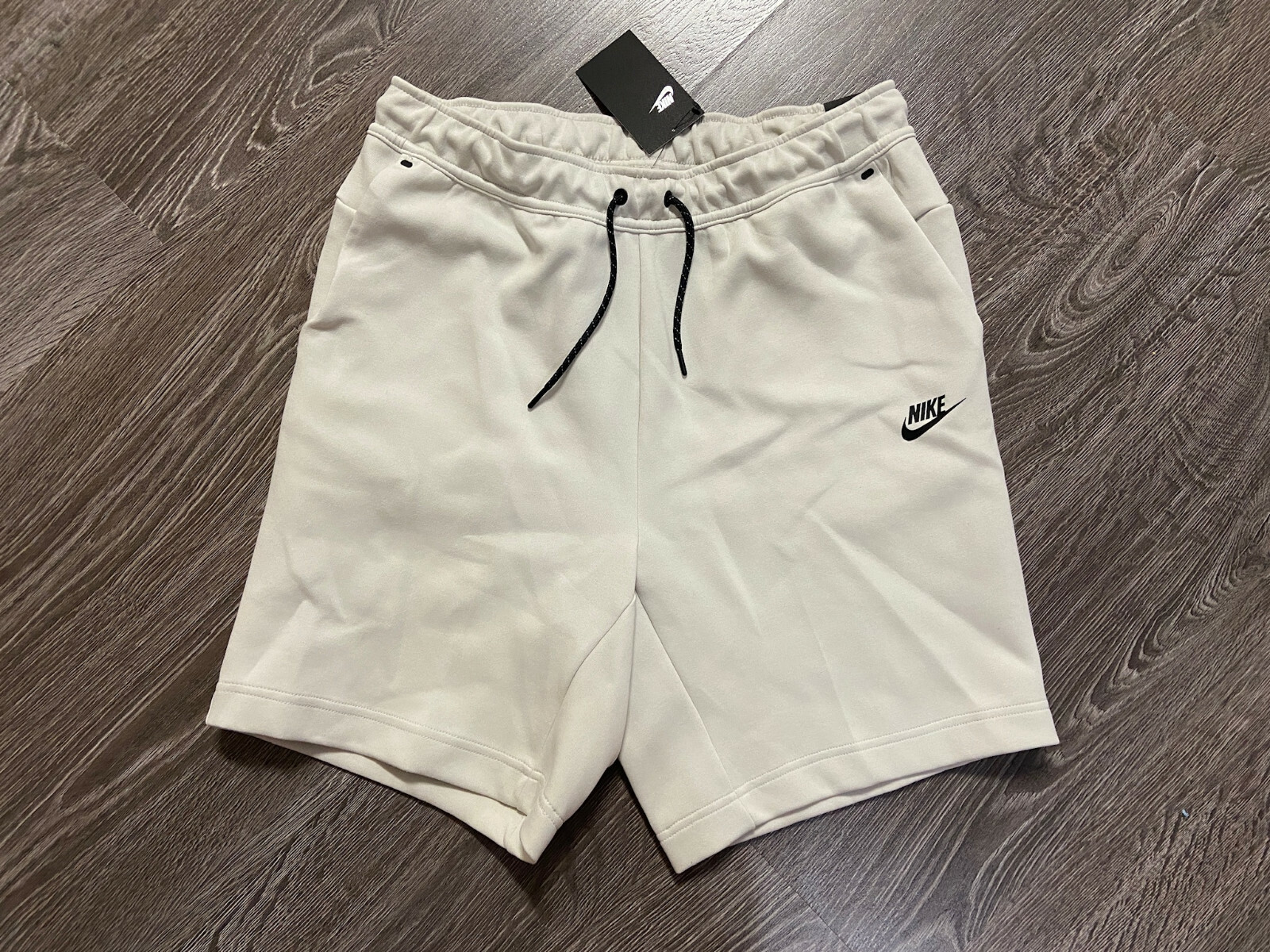 Nike Sportswear Tech Fleece Shorts Light Bone Black CU4503 Nike Sportswear Tech Fleece Shorts Light Bone Black CU4503
