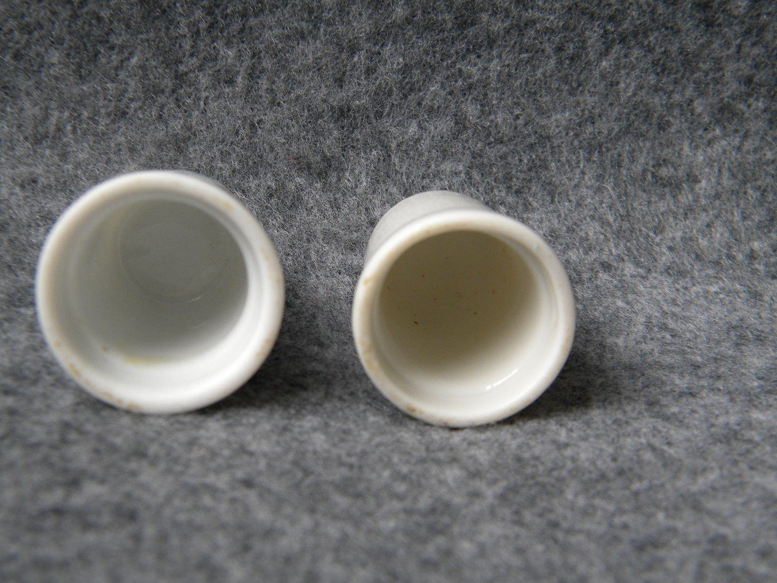 Vintage Souvenir Porcelain Thimble / Nebraska--Chicago