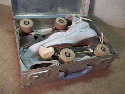 Old Roller Derrby Official Ladies Wood Wheel  Roller Skates in Case Size 7