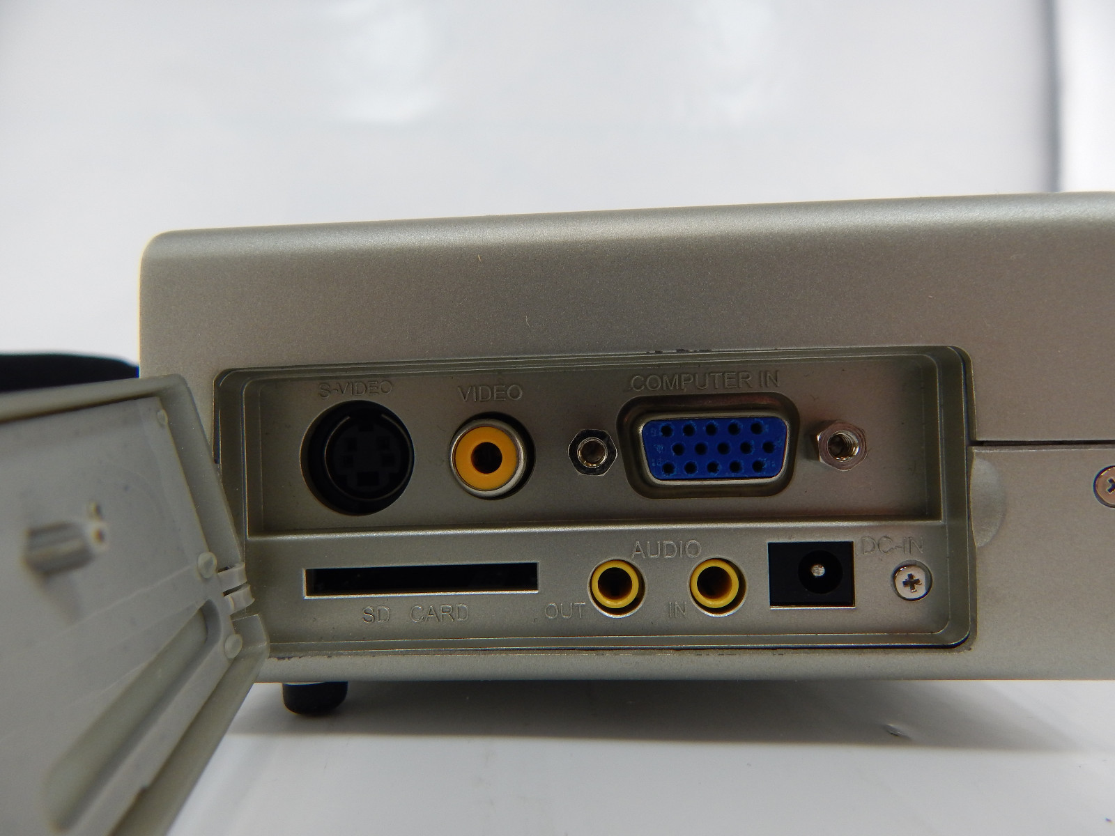 Mitsubishi PK-20 DLP Pocket Projector