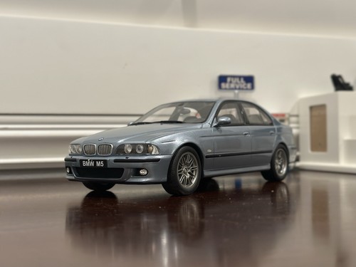 BMW M5 1/18 スケールモデル 青 Kyosho 1:18 BMW M5 (E60) in