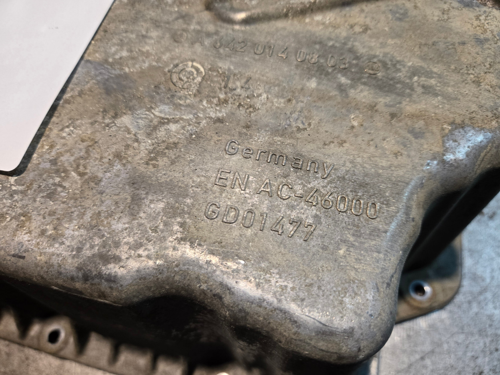 A6420140803  2007-18 Mercedes-Benz Sprinter 2500 3.0 M642 Lower Engine Oil Pan - Picture 5 of 9