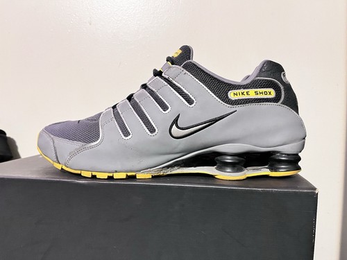 Nike Shox スニーカー ブラック/グレー/イエロー 2012 Men's Nike Shox NZ Livestrong Grey Maize Black Used