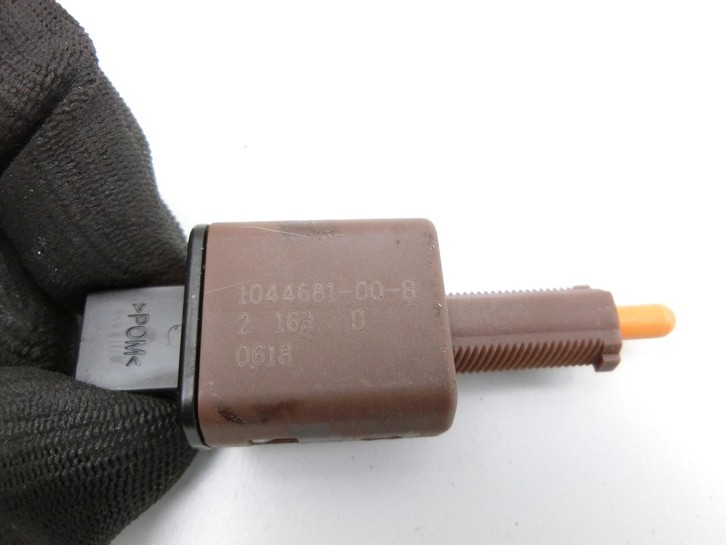 Tesla Model Y LR 20-25 5YJY Bremslichtschalter Bremsschalter Kontaktschalter Tesla Model Y LR 20-25 5YJY 01.06.2023... Vorschau 4