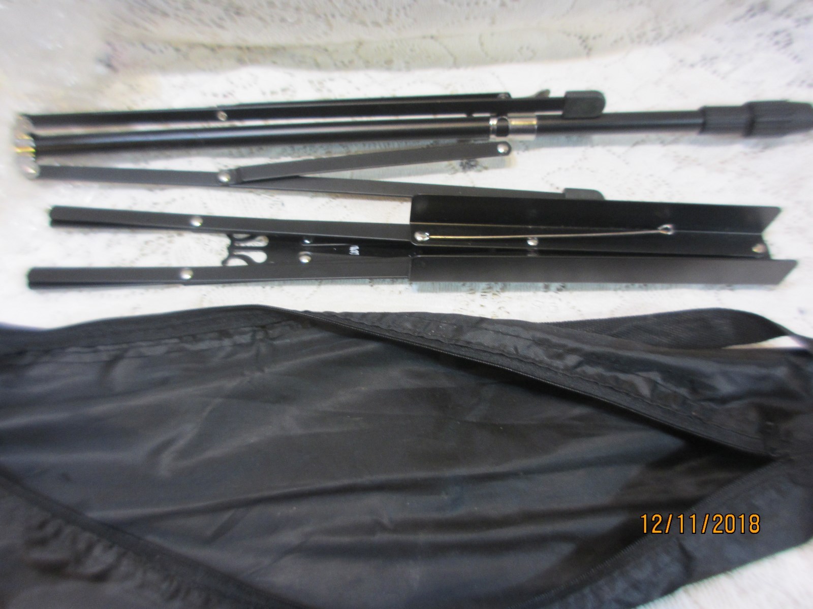 NOS LAUREN BLACK METAL FOLDING MUSIC STAND WITH ZIPPERED CARRY BAG 22