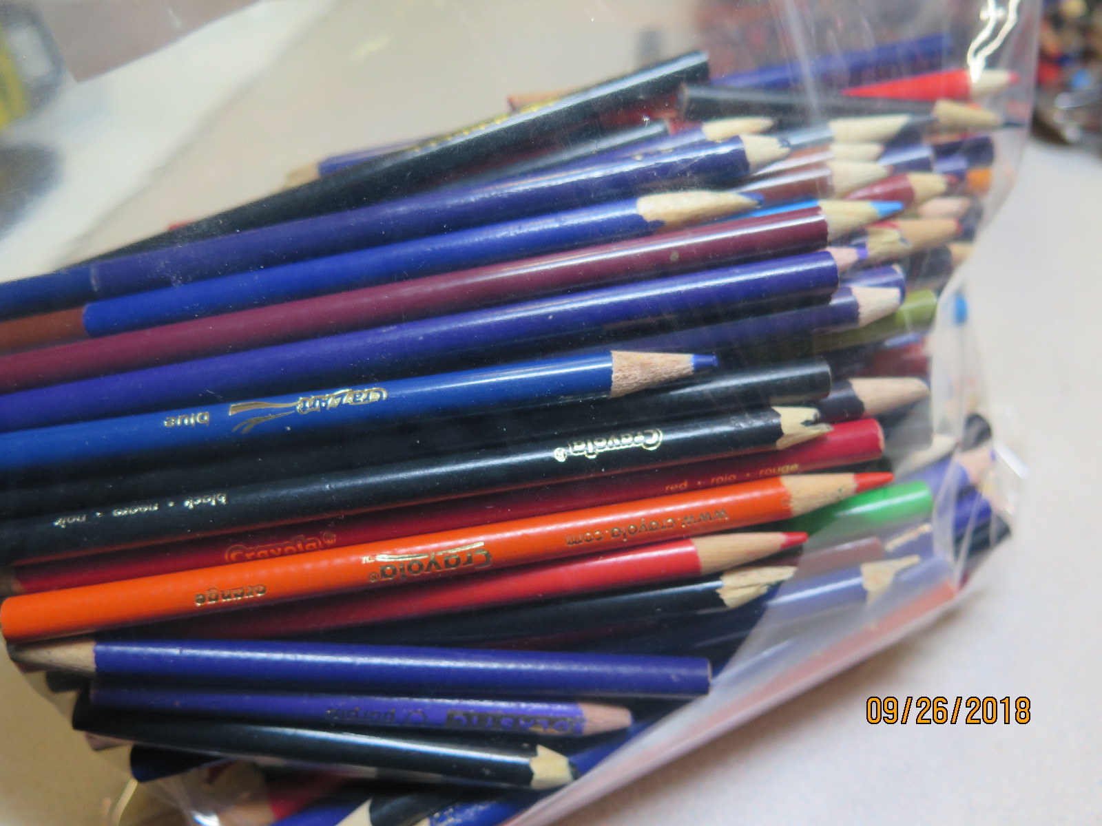 LOT of 200 COLORED PENCILS art drawing color CRAYOLA  ROSEART more BARGAIN