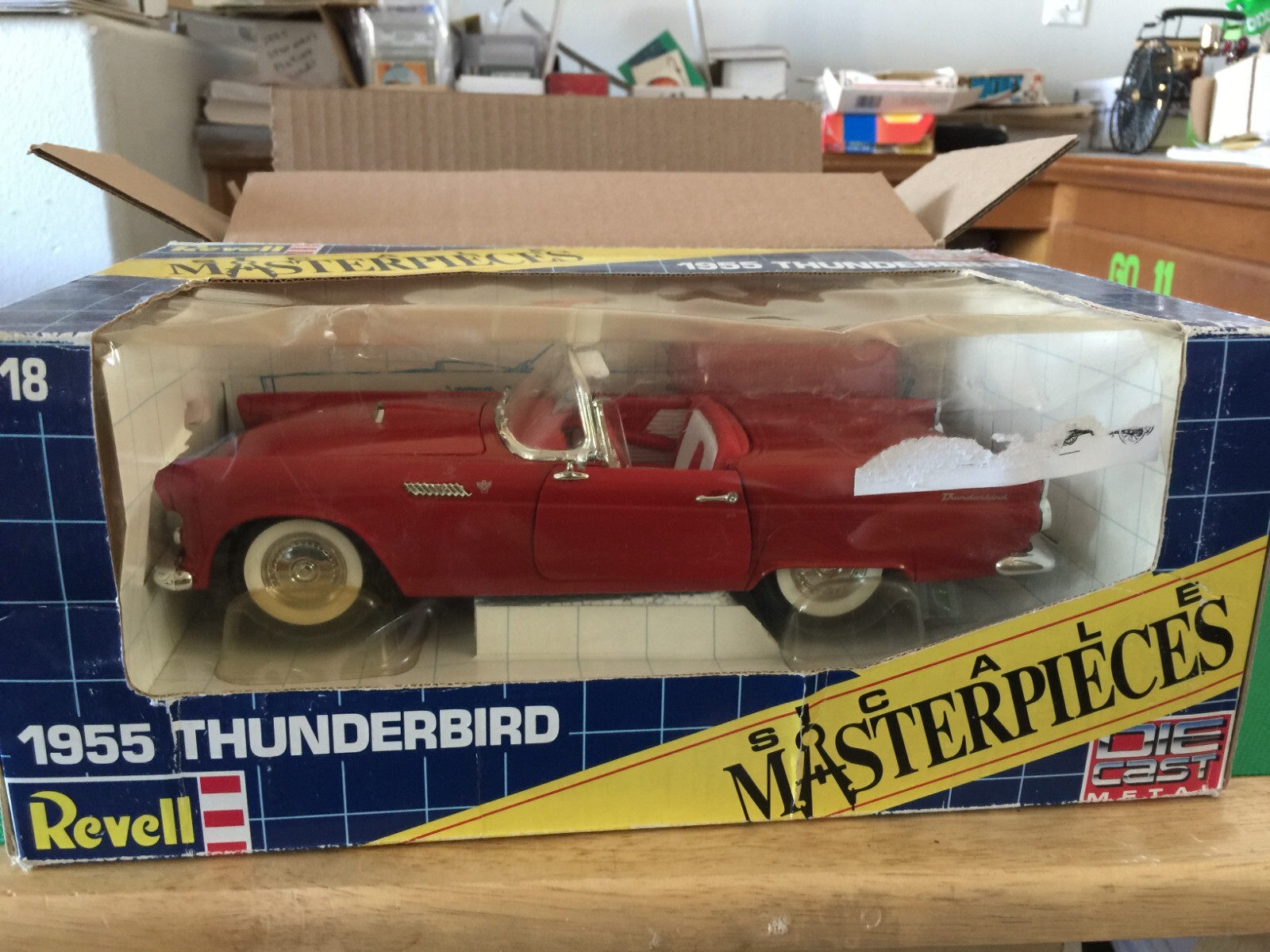 REVELL 1/18 THUNDERBIRD レッド