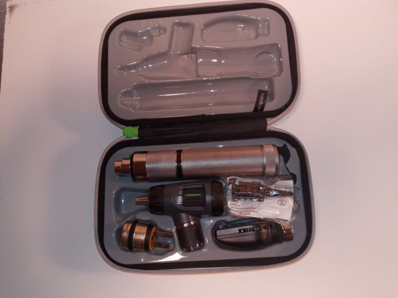 Welch Allyn 23820 MacroView Otoscope Diagnostic Set and 11720 Ophthalmoscope