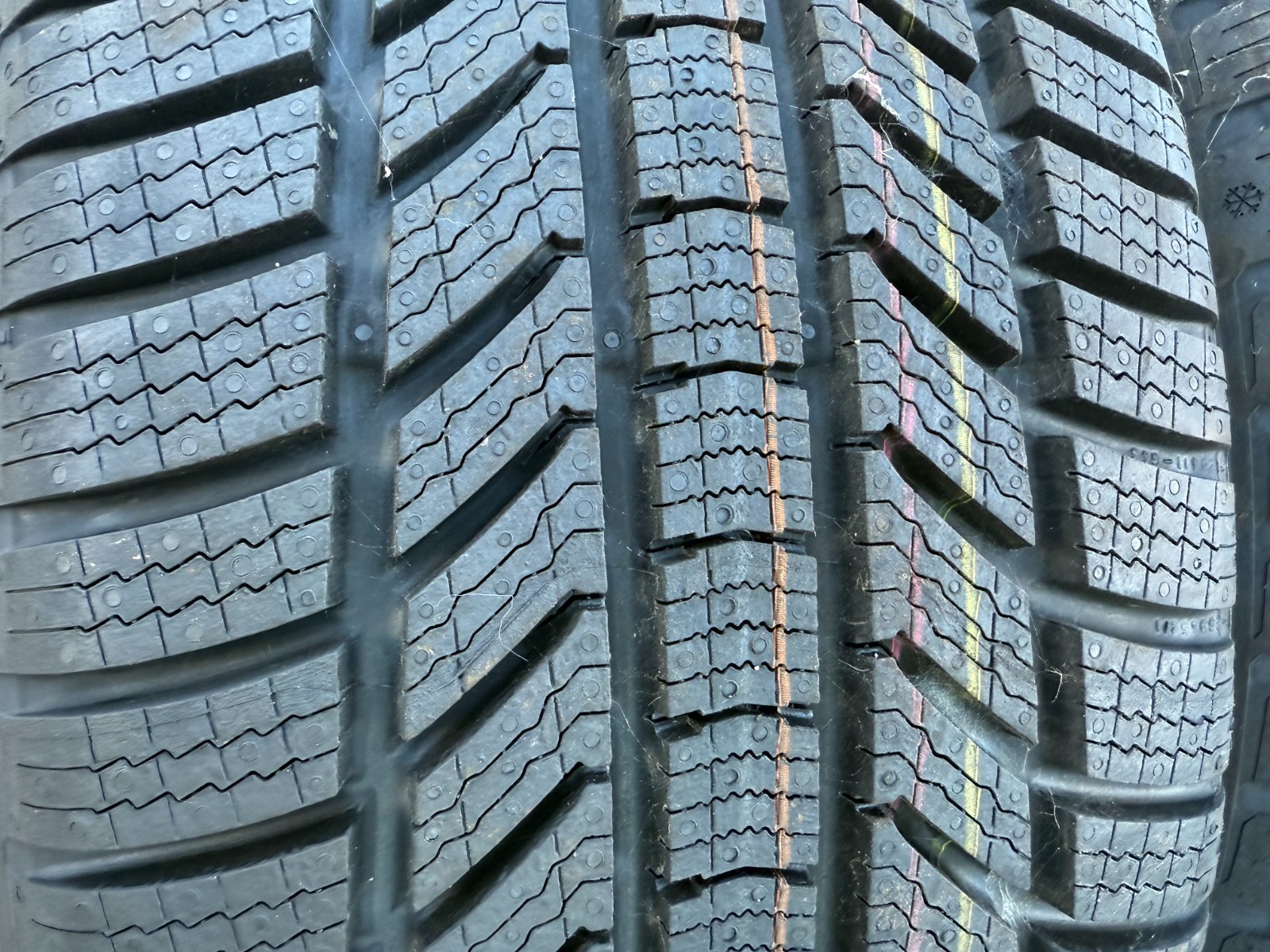 New 235 45 20 Continental, Winter, XL, M+S, 100V, x1 Tyre (F1_tyres) YD288