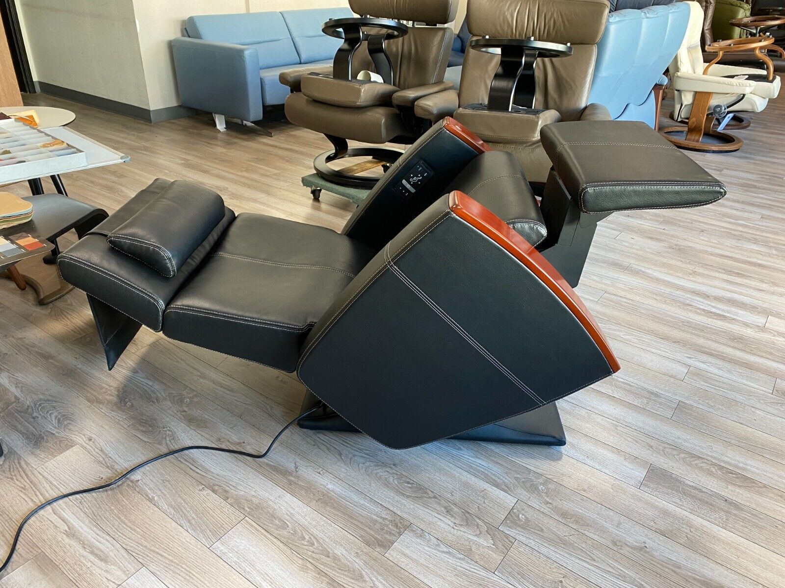 Showroom Human Touch Perfect Chair PCX-720 Zero Anti Gravity Showroom Human Touch Perfect Chair PCX-720 Zero Anti Gravity