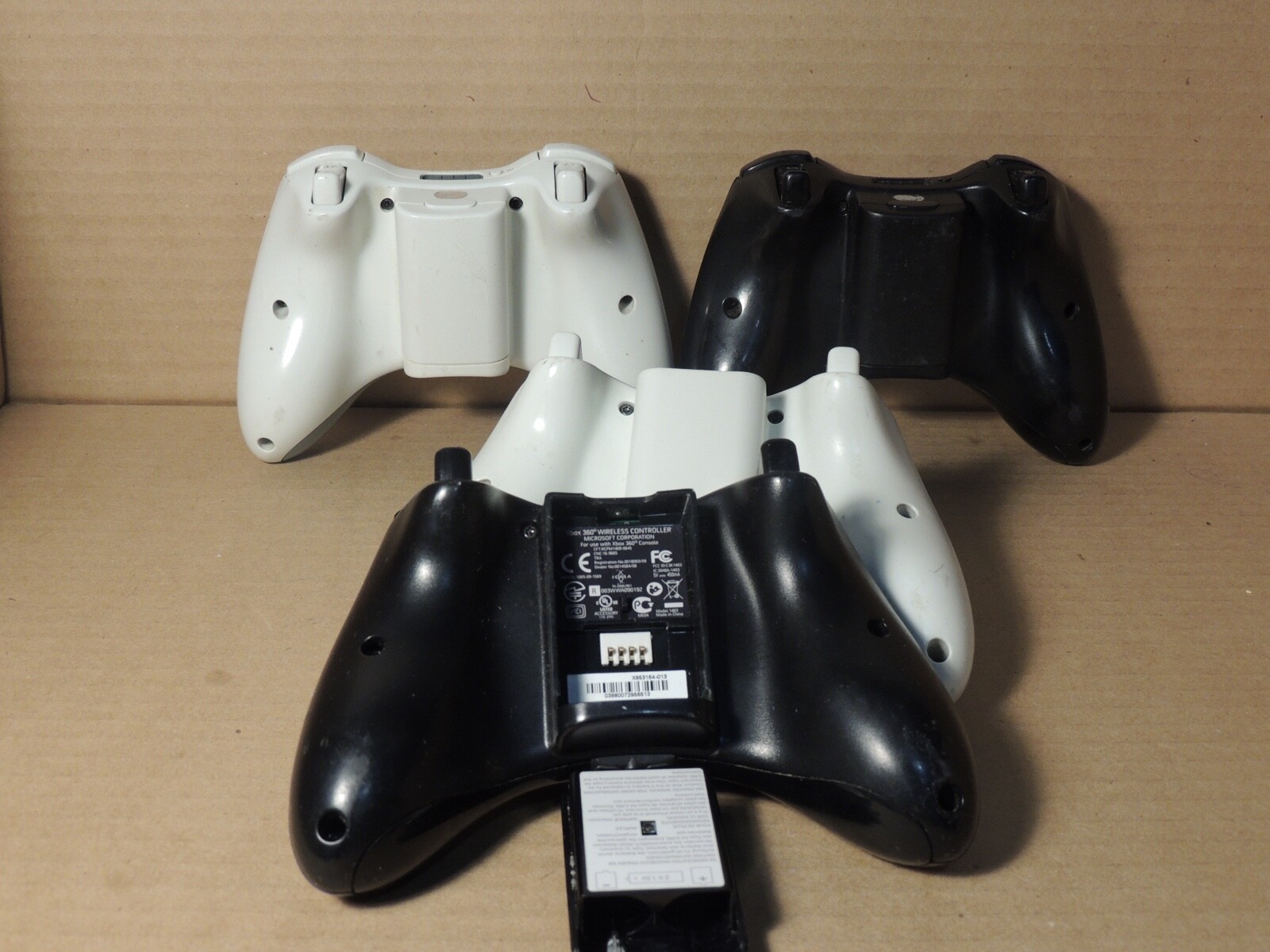 AS IS Lot of 4 XBOX 360 controllers READ