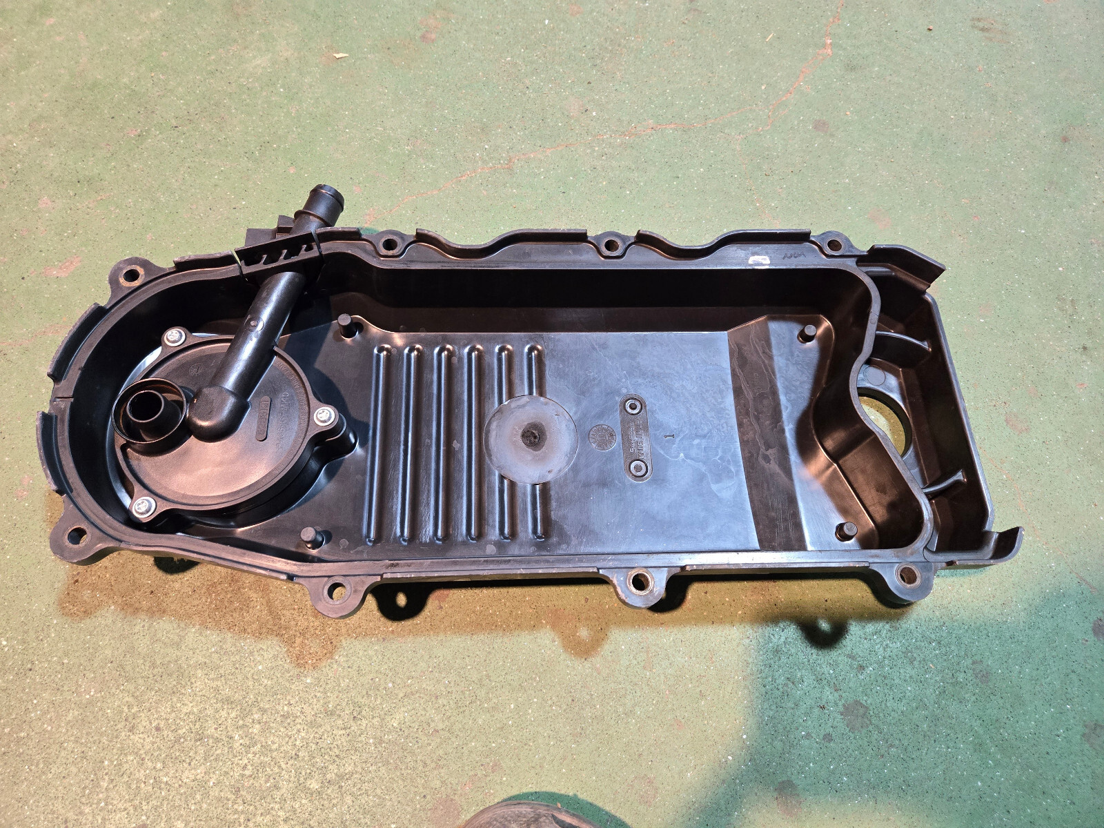 6.7l cummins upper valve cover 5446599 - Picture 9 of 11
