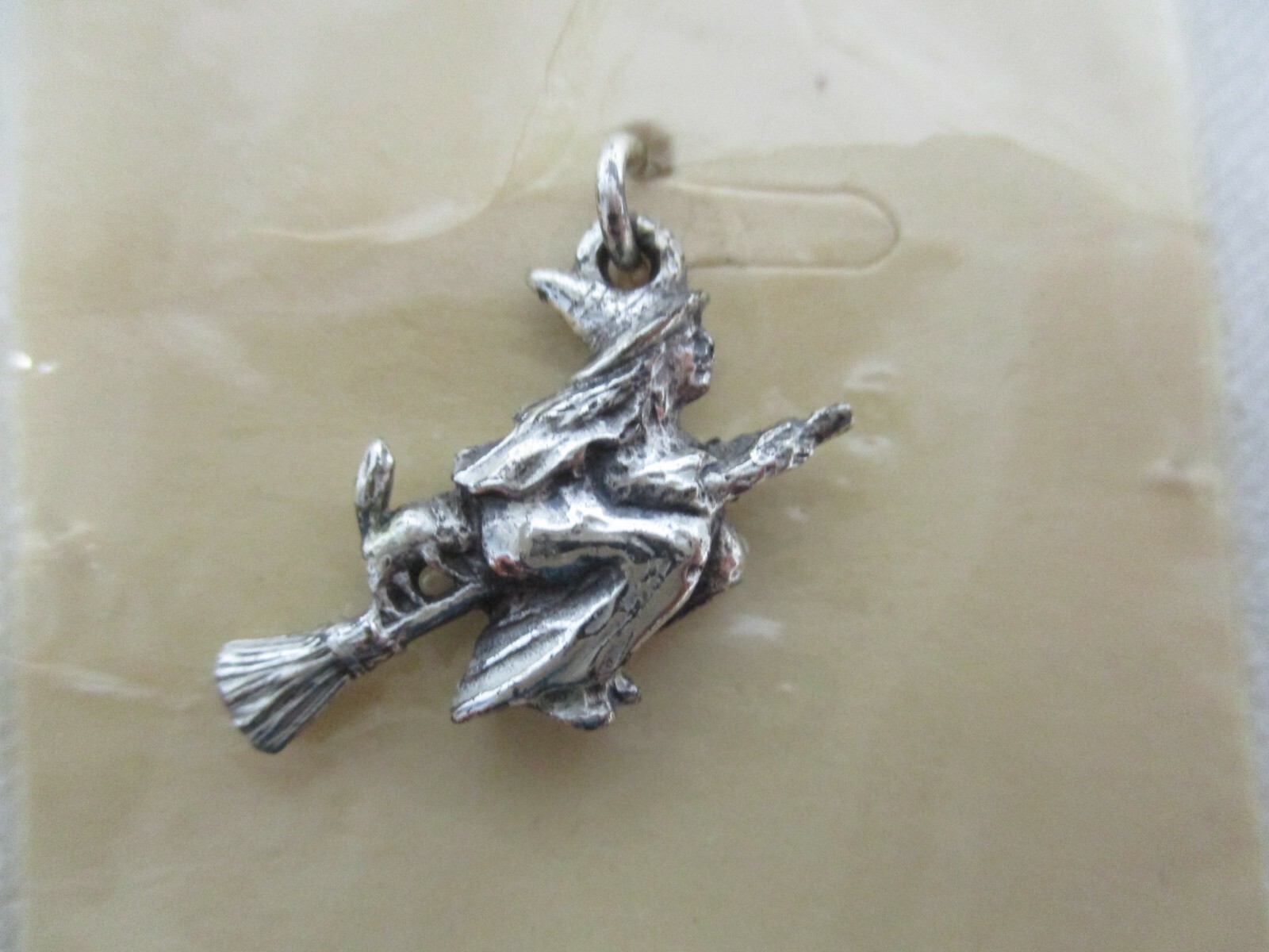 VINTAGE MD USA STERLING HALLOWEEN WITCH & CAT ON BROOMSTICK CHARM MINT on CARD