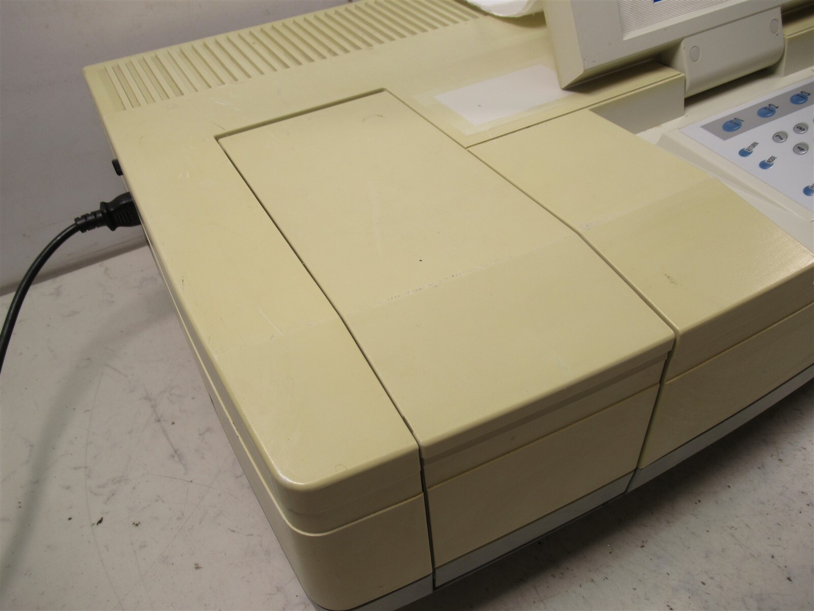 Shimadzu UV-1601 UV Visible Spectrophotometer 206-67001-92 Shimadzu UV-1601 UV Visible Spectrophotometer 206-67001-92