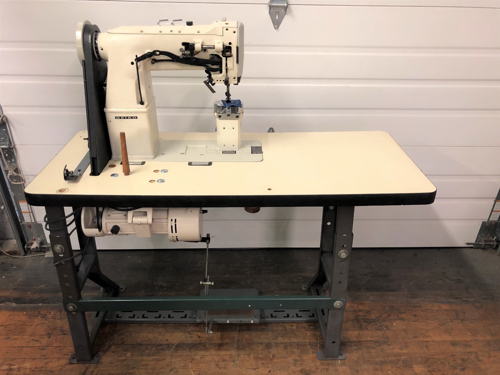 SEIKO LPW-28BL 2 NEEDLE WALKING FOOT  1/8 110V SERVO INDUSTRIAL SEWING MACHINE