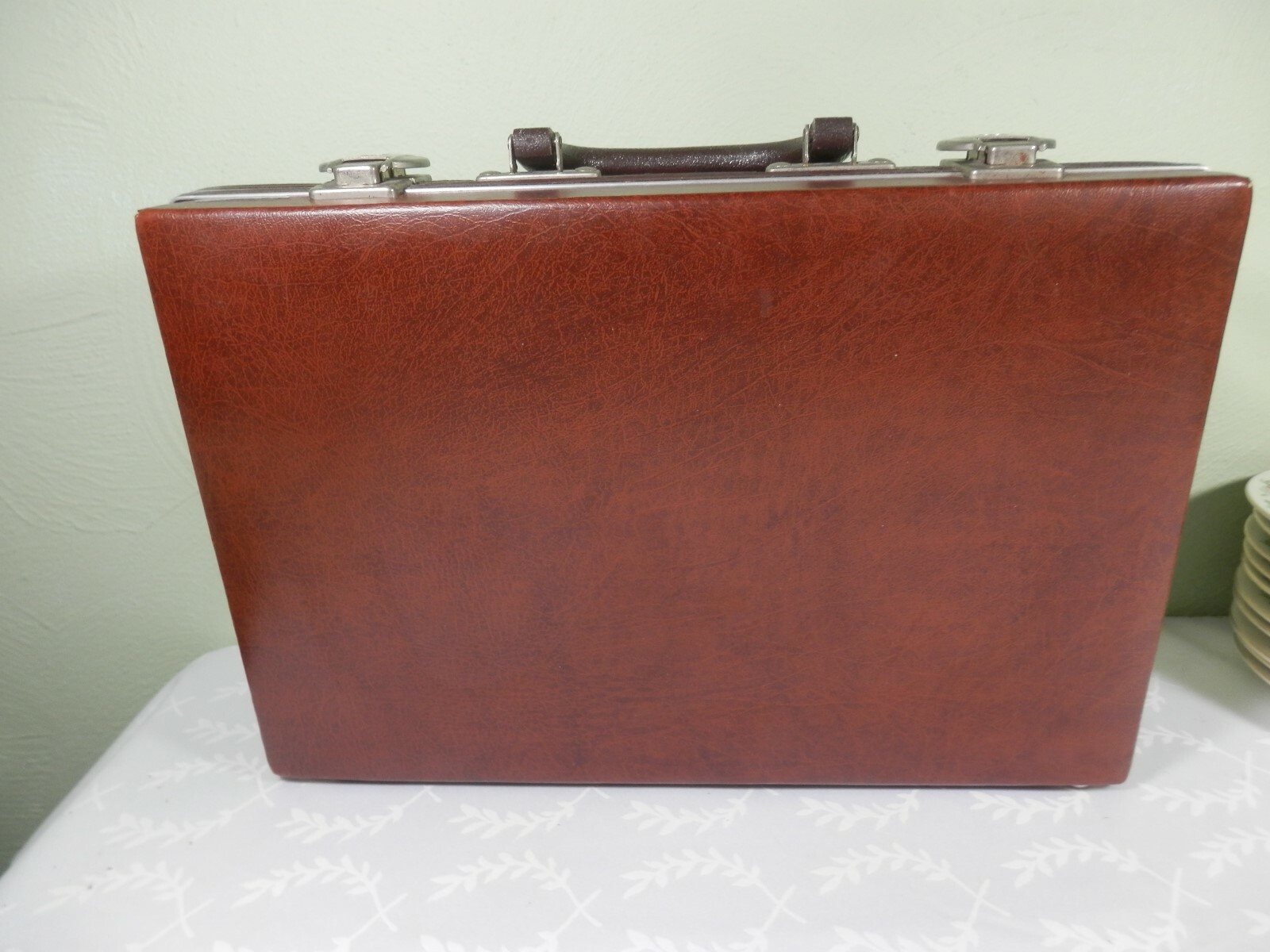SAVOY 30 CASSETTE STORAGE CASE - FAUX BROWN LEATHER USA - BRIEFCASE STYLE