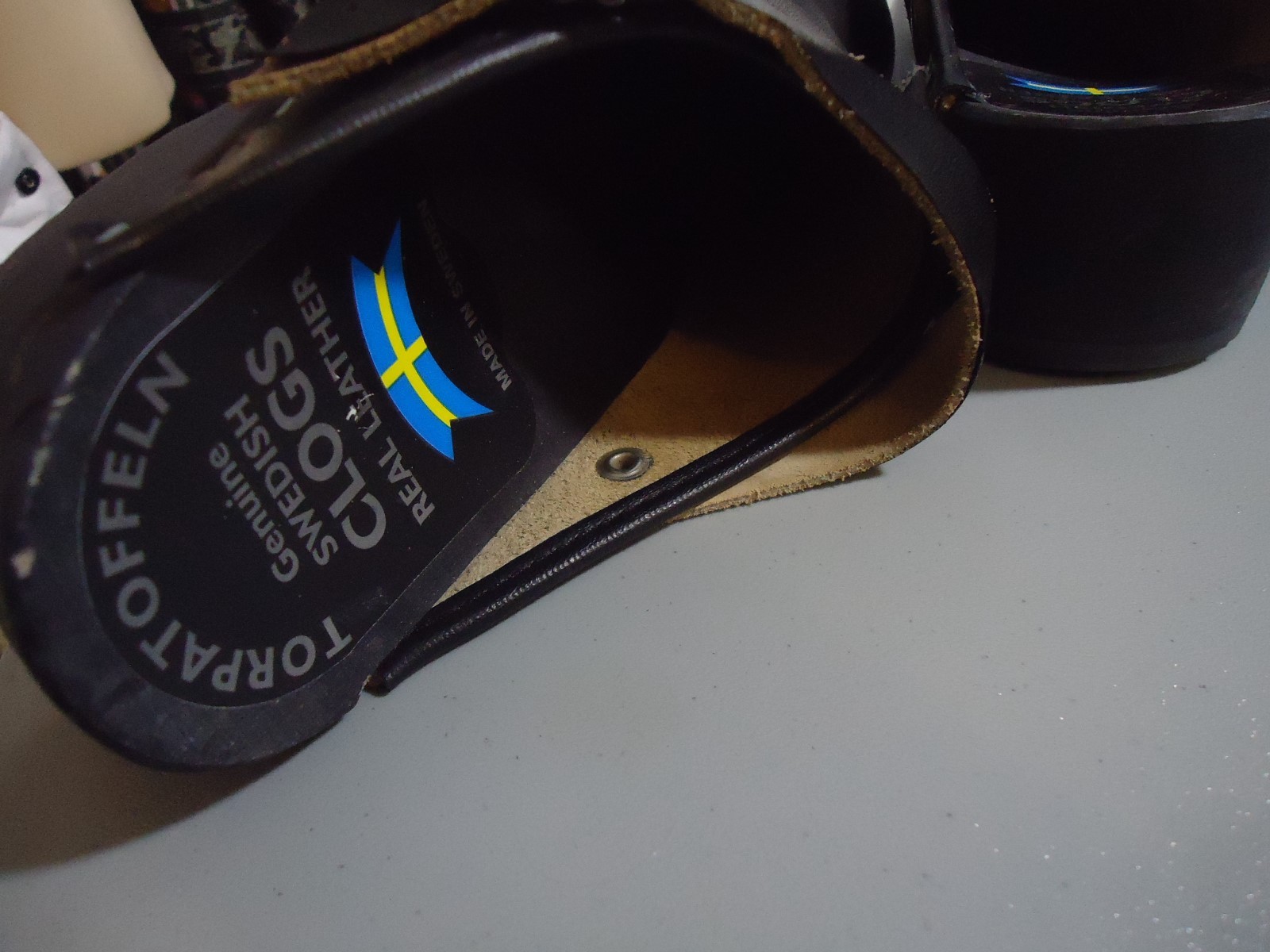 Torpatoffeln Black Leather Stapled Sweden Clogs sz 39 Barely Worn