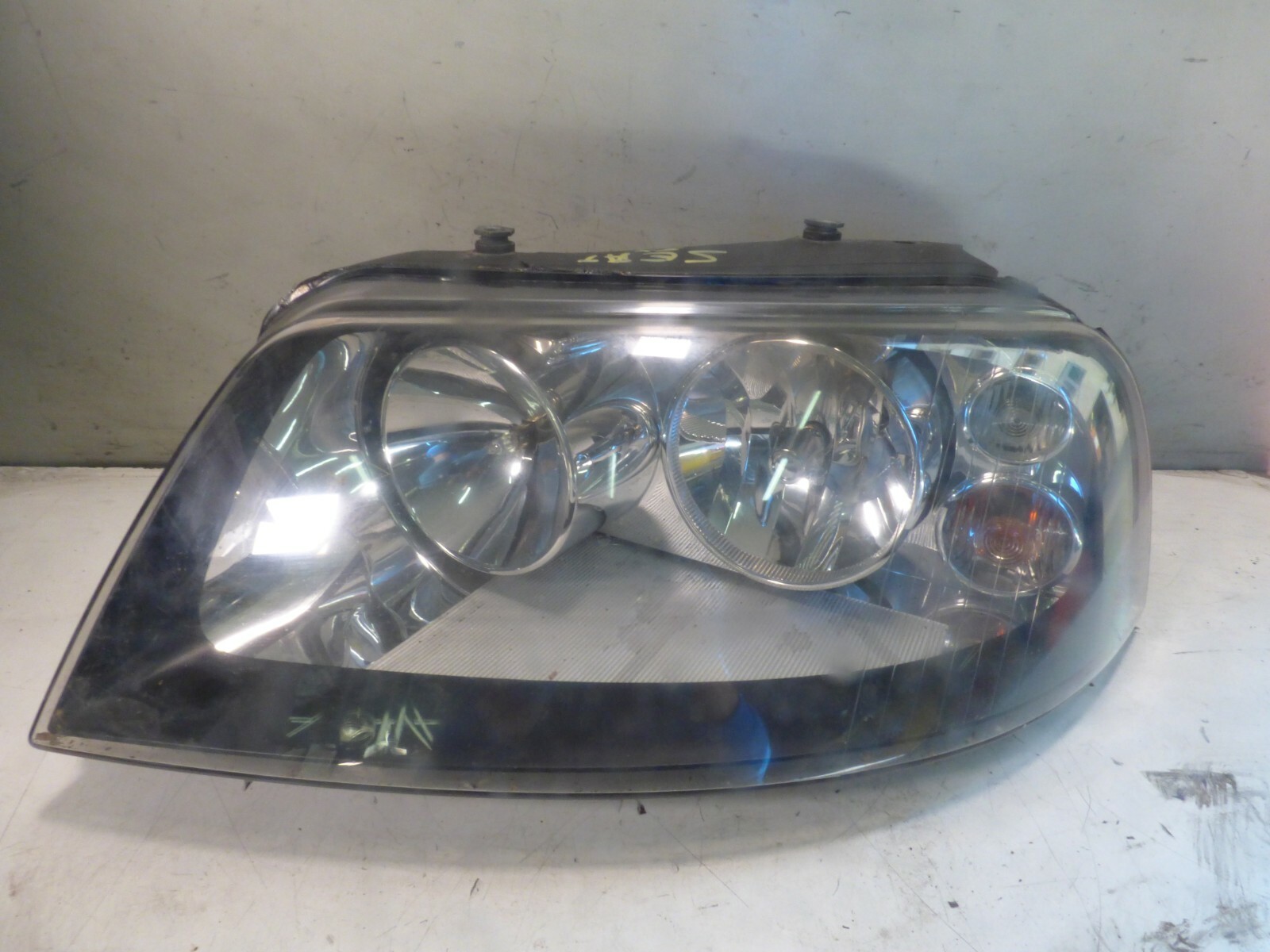 Fanale anteriore sinistro SEAT ALHAMBRA 0301182211