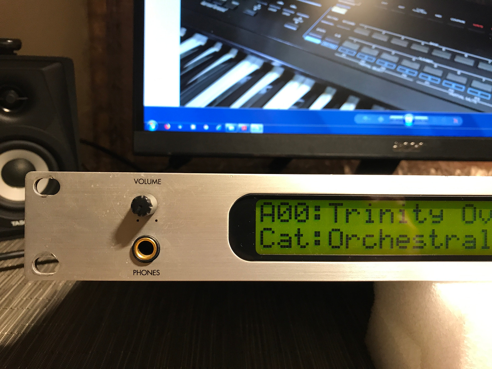 Korg TR-Rack – Expanded Access Trinity synth module - GREAT SHAPE