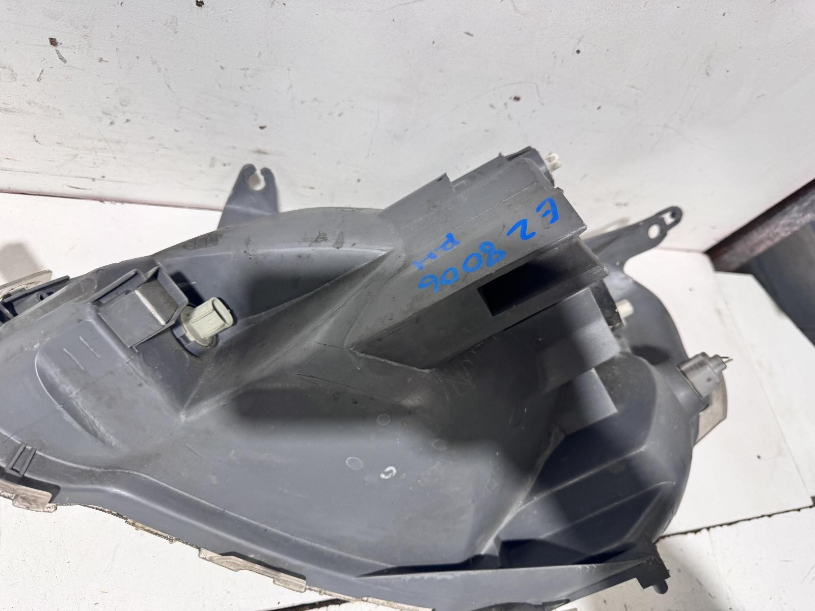 2004 Toyota Echo Right Head Light NCP10 10/2002-09/2005 image 5