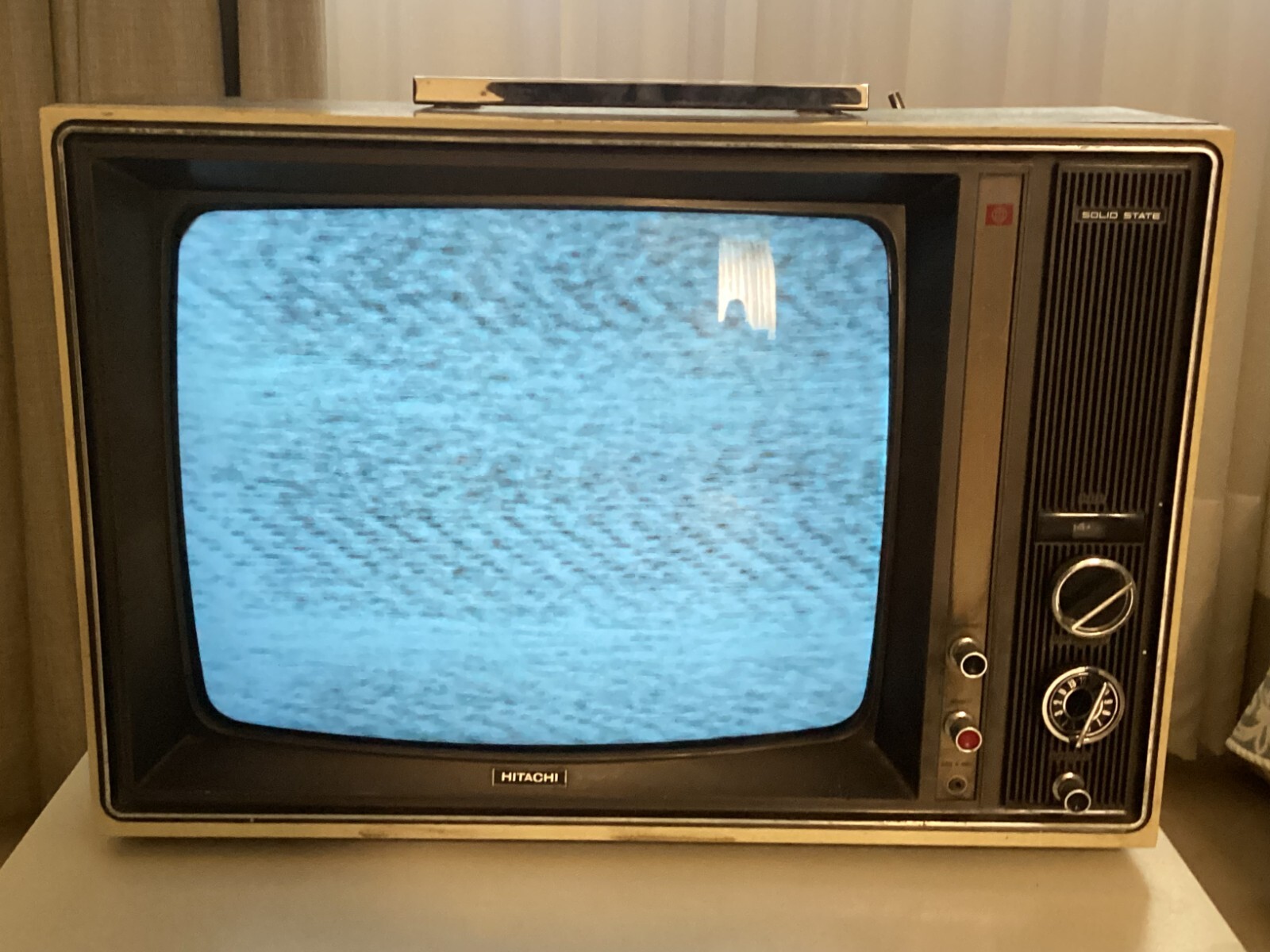 VINTAGE HITACHI SOLID STATE TV 14 INCHES. MODEL SU 861. MADE
