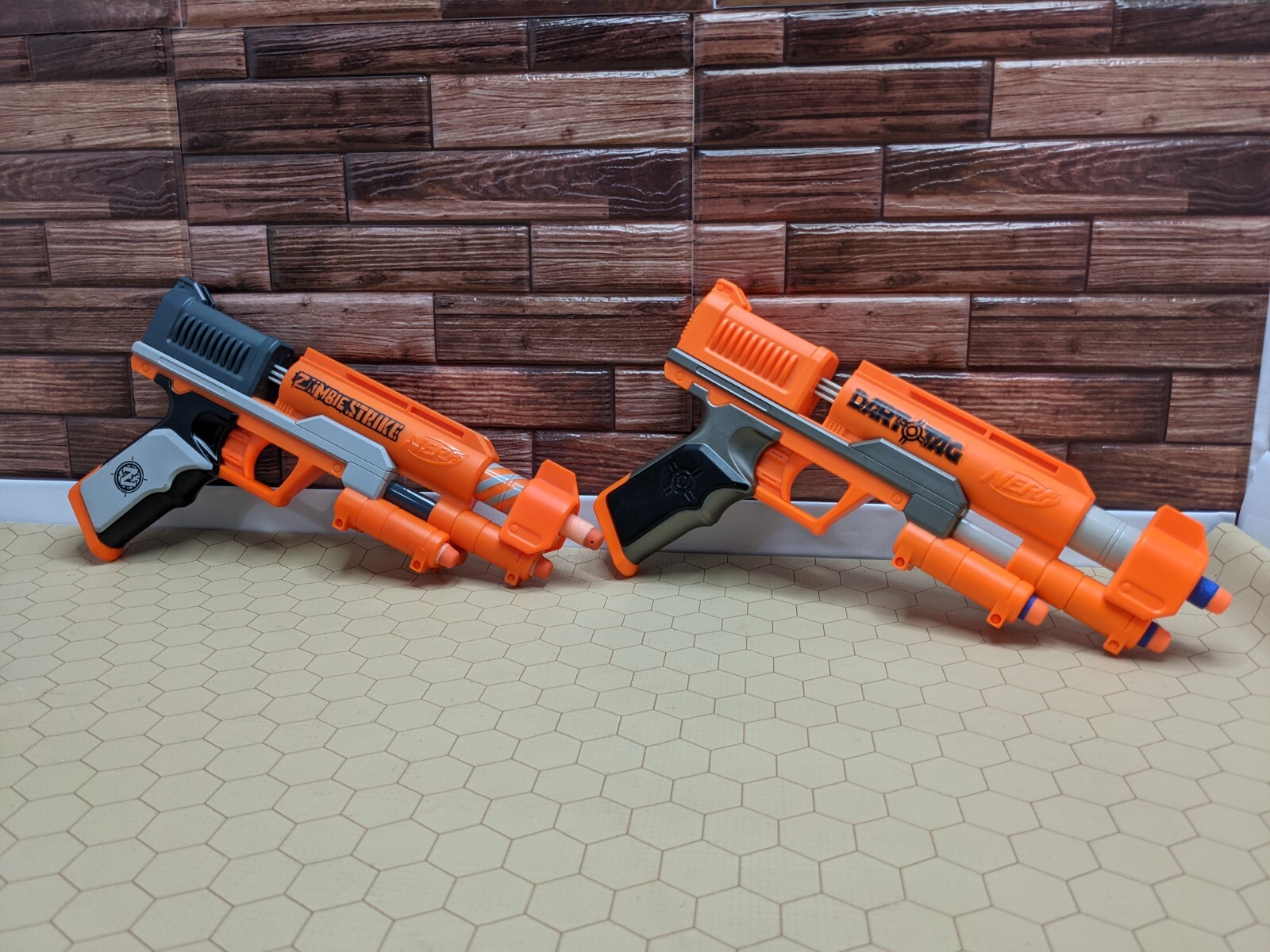 Nerf Zombie Strike トイガン オレンジ/イエロー Nerf Zombie Strike トイガン オレンジ/イエロー - メルカリ
