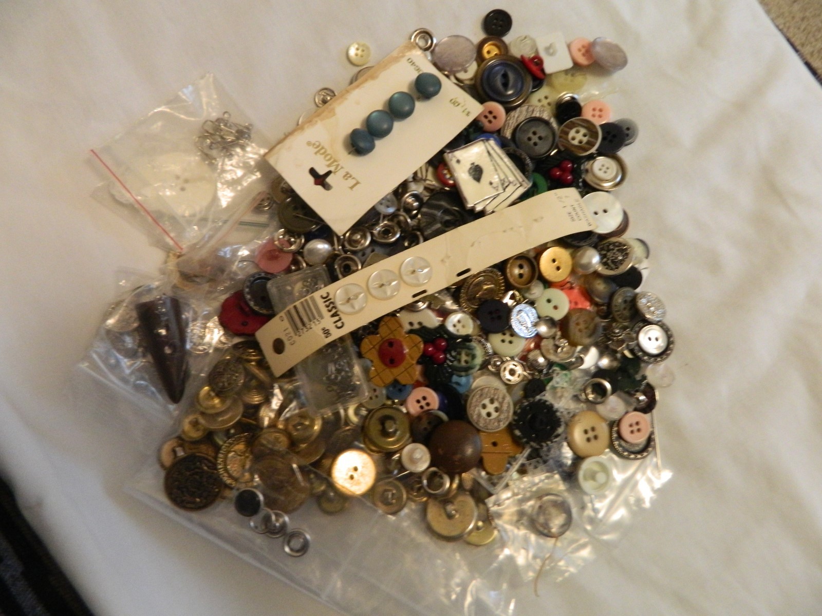 BUTTONS     CONTENTS OF BUTTON BOX ACCUMULATED OVER PAST 50 YEARS. SOME OLD