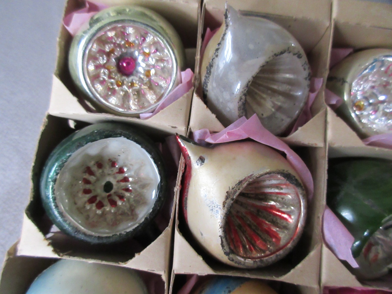VINTAGE SHINY BRITE BOX ORNAMENTS 12 CT INDENTS BALLS & TEAR DROPS FEATHER TREE