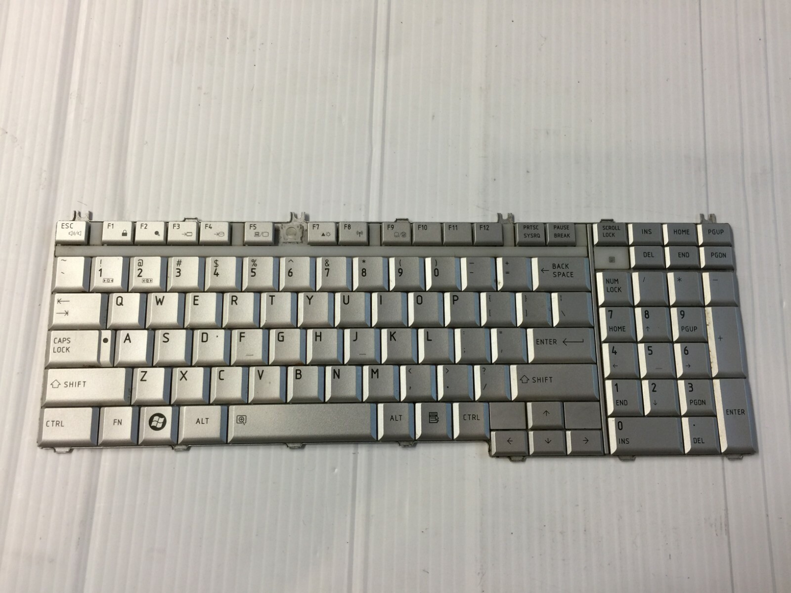 Toshiba Satellite NSK-TBD01 Laptop US Keyboard  V000180180