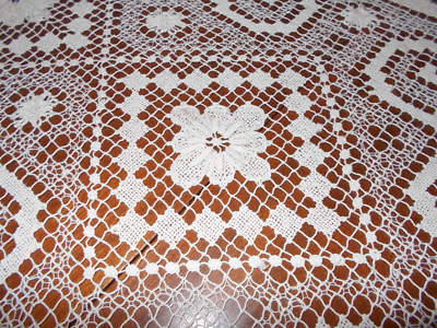 Beautiful Vintage Handmade Ivory Crochet Lace Tatted Tablecloth Topper 96 x 78
