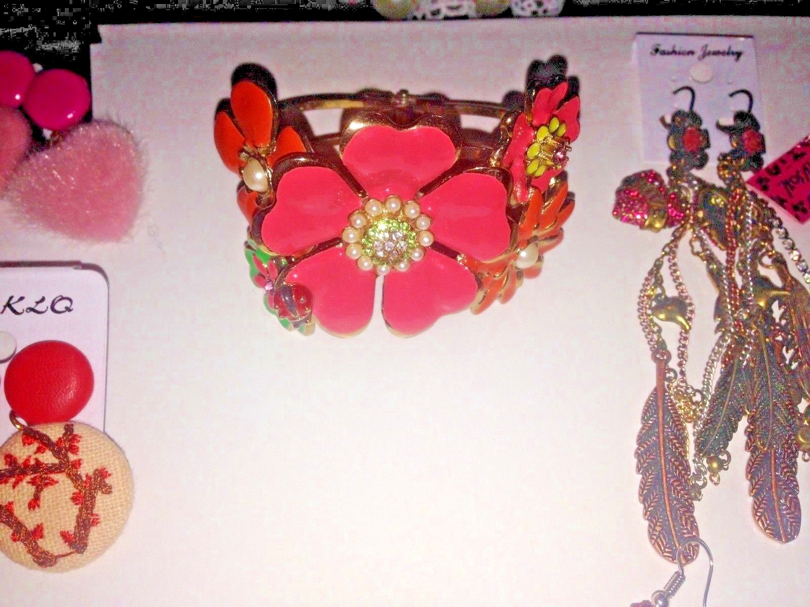 NWT brand New Huge Jewelry lot 51 Necklaces Bracelets Earrings Christmas