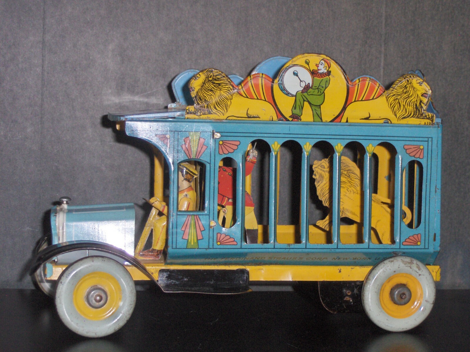 20's US Made Strauss Big Show Circus Wagon Tin Wind Up Toy W/Lion, Tamer, Driver