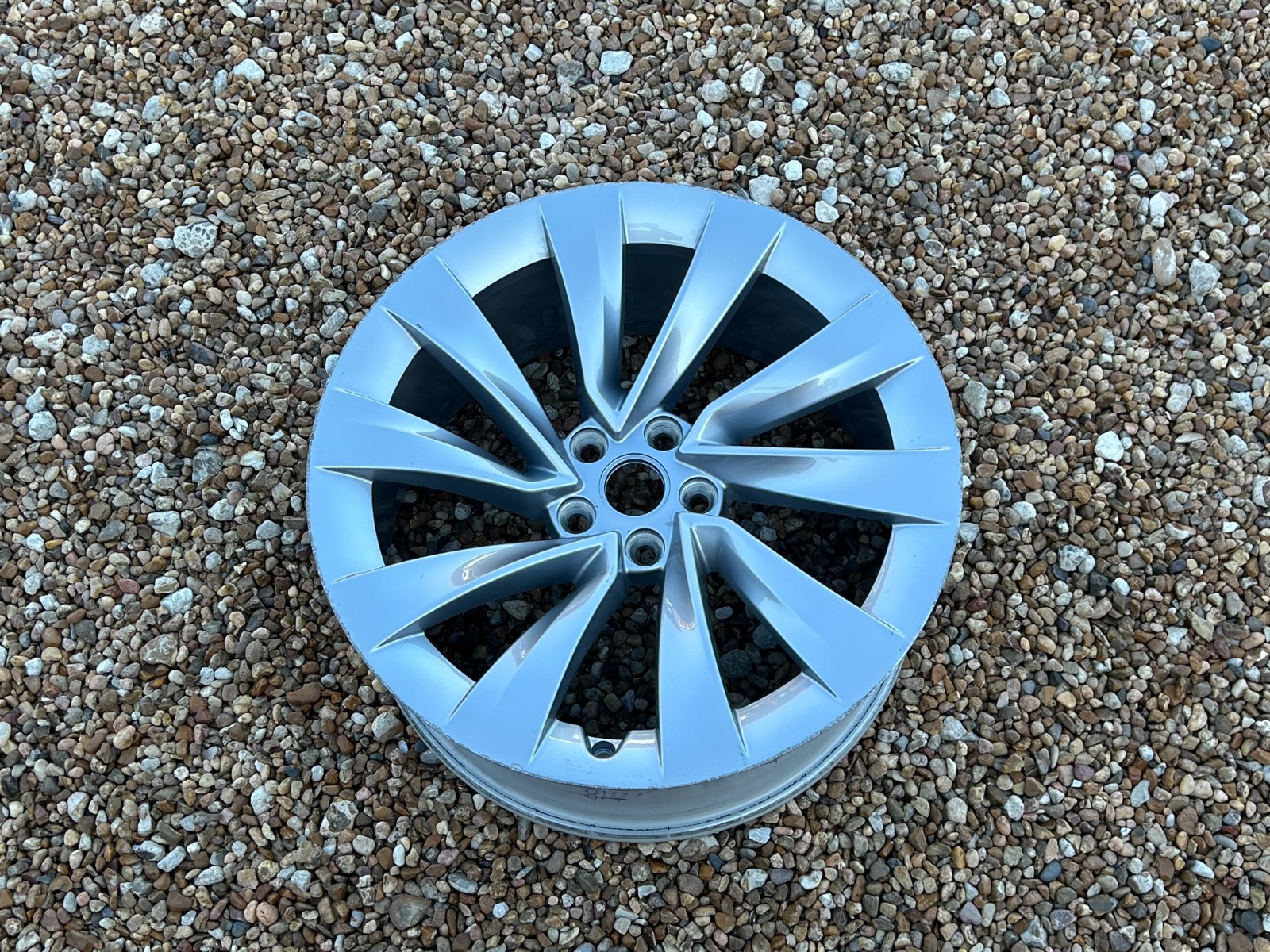 2025 Tesla Model Y Juniper Rim Wheel 20” X 9.5 Helix OEM