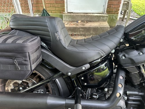 Le Pera Tailwhip Track Pleat Seat fits 2018-2025 Harley