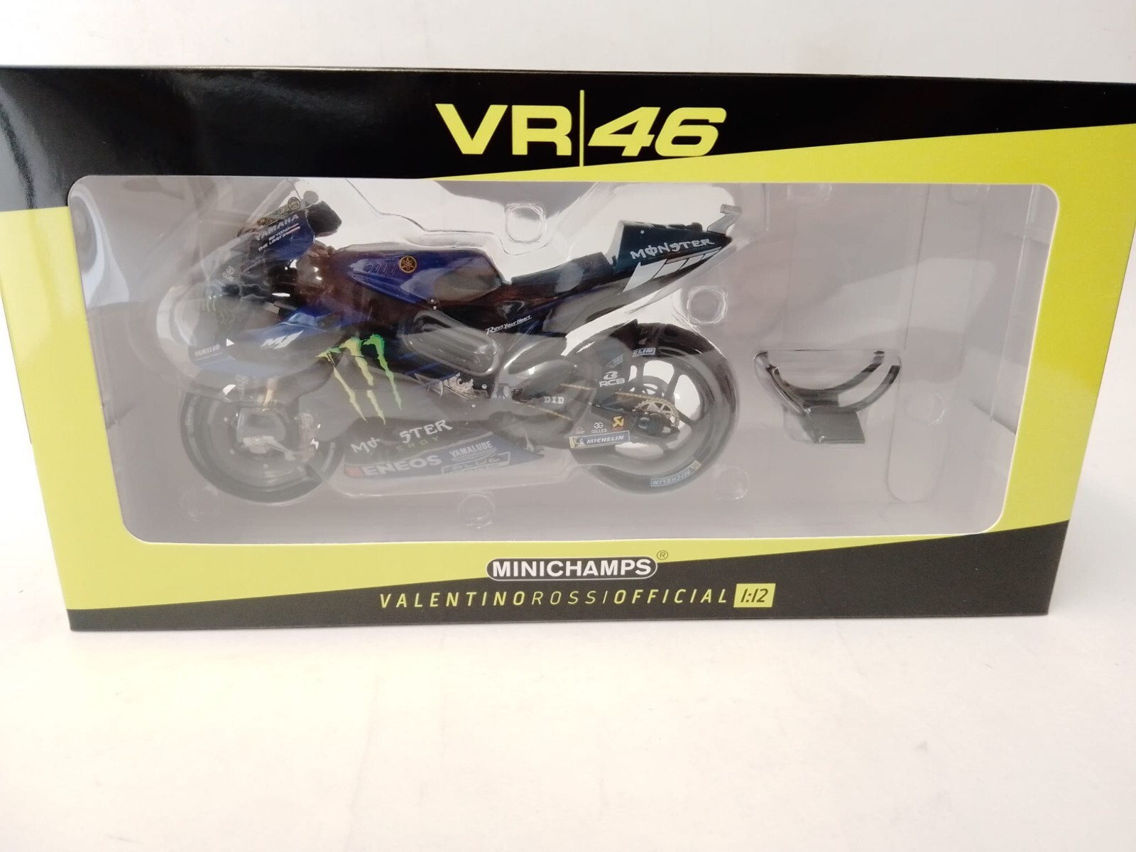 Minichamps Yamaha YZR-M1 #46 Valentino Rossi MotoGP 2005 1