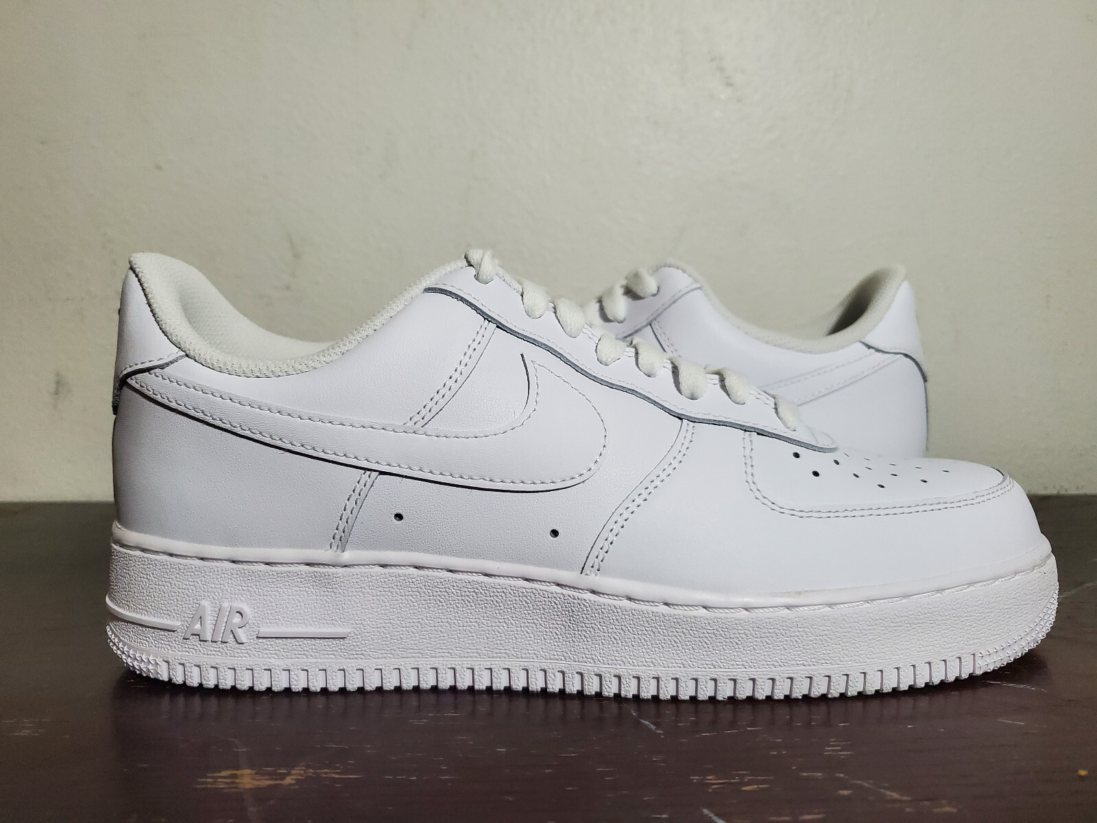 

Мужские классические кроссовки Nike Air Force 1 Low Triple White CW2288-111 размера 9,5 для городских районов в стиле ретро, Белый, Nike Air Force 1