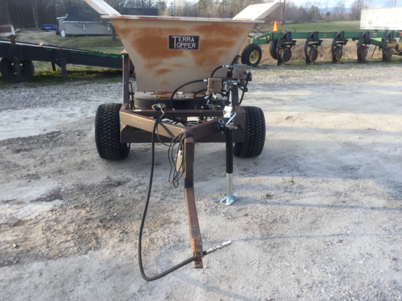 NICE TERR-TOPPER  T-750 PULLTYPE HYDRAULIC TWIN SPINNERS HYDRAULIC   SPREADER