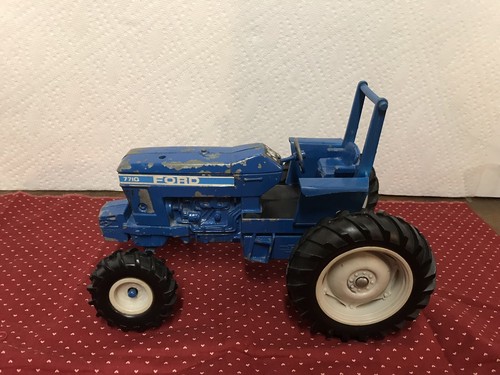 Vintage Ertl Ford 7710 Toy Tractor, Front Wheel Assist and Roll Bar 1/16 scale