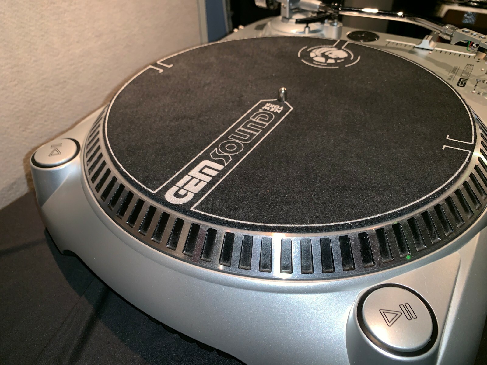 Gem Sound New York BJL-2000 Turntable - Used