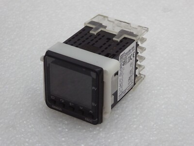 OMRON E5CC-CX2ASM-000 DIGITAL TEMPERATURE CONTROLLER